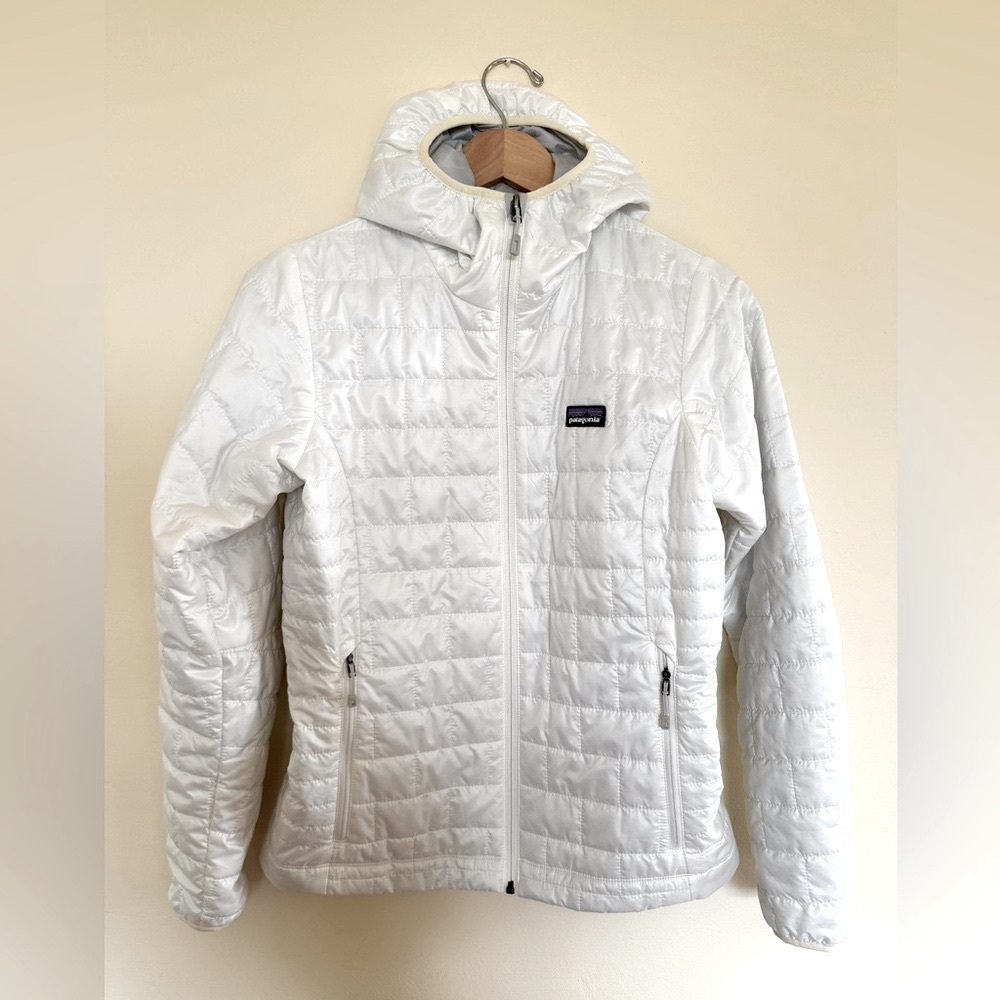 Patagonia Nano Puff Hoodie size SMALL in White